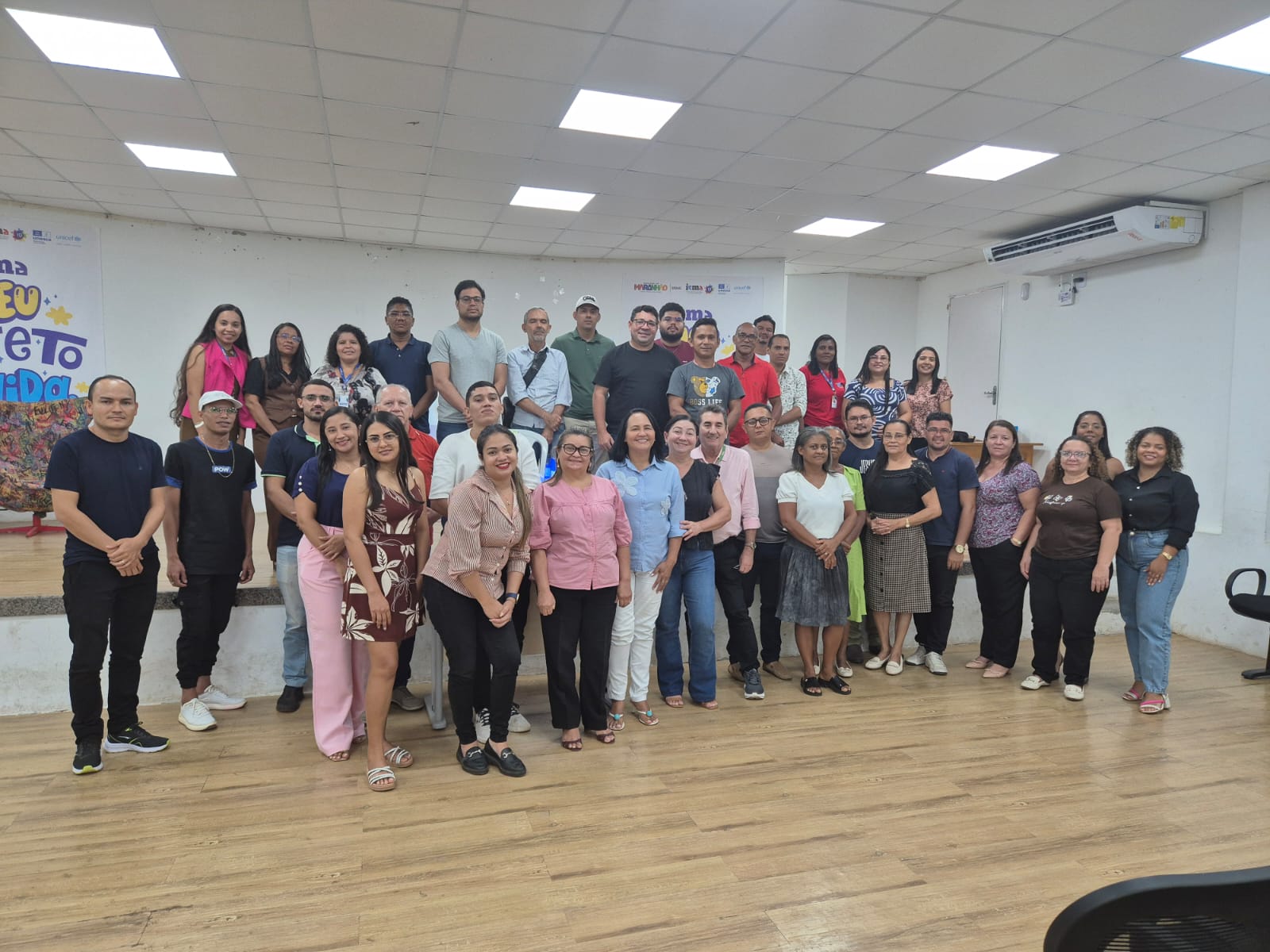 Membros da equipe pedagógica durante apresentação sobre o Censo Escolar